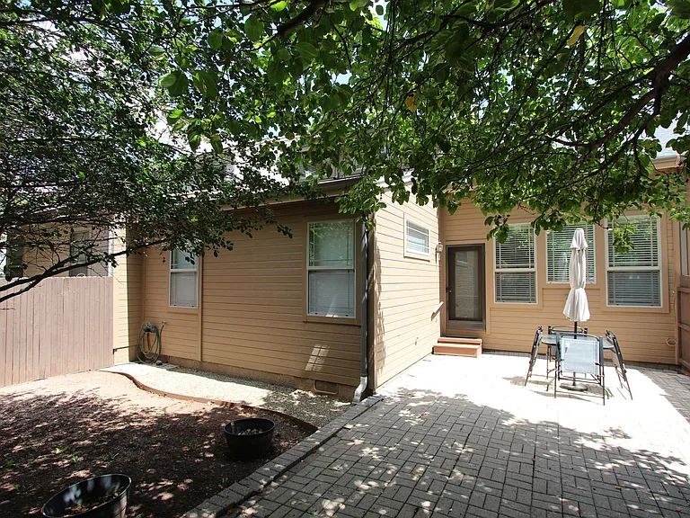 1897 W Camelot Dr — Photo 25