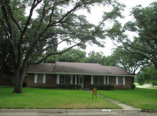 1104 E 12th St, Cameron, TX 76520