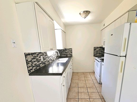 2nd image of 1372 Hobart Dr #D