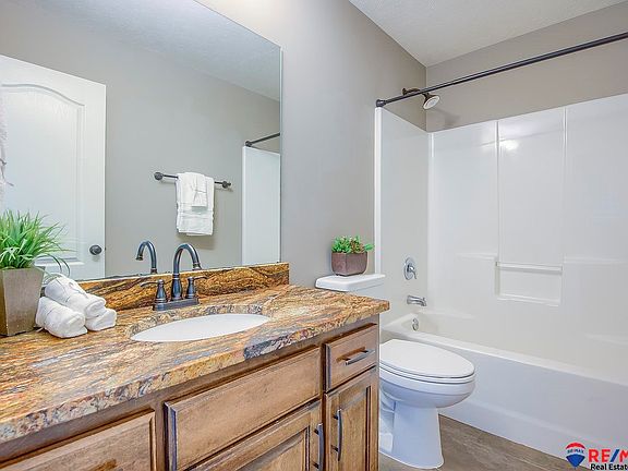 2nd image of 939 3rd Avenue Cir