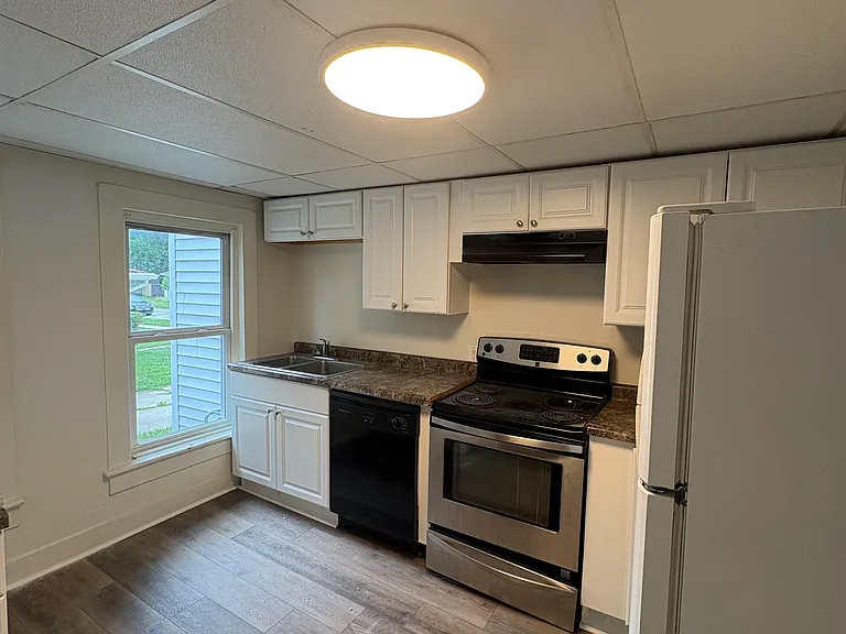 409 S Lansing St — Photo 6