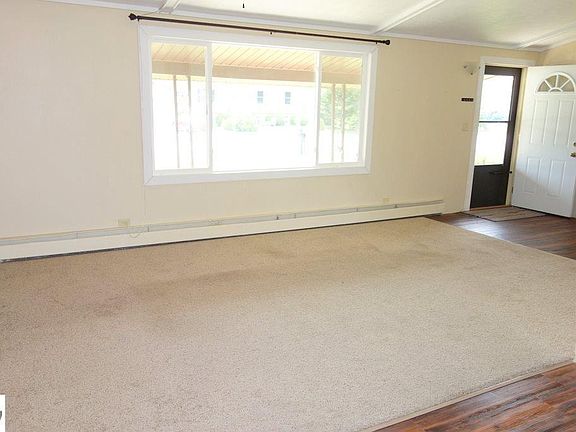 3rd image of 2325 W Carriage Hill Dr