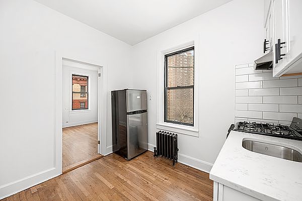 1st image of 340 E 5th St APT E2