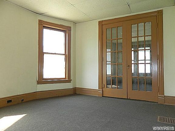 4th image of 319 Purdy St
