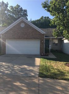 1704 N Pointe Dr NW, Canton, OH, 44708