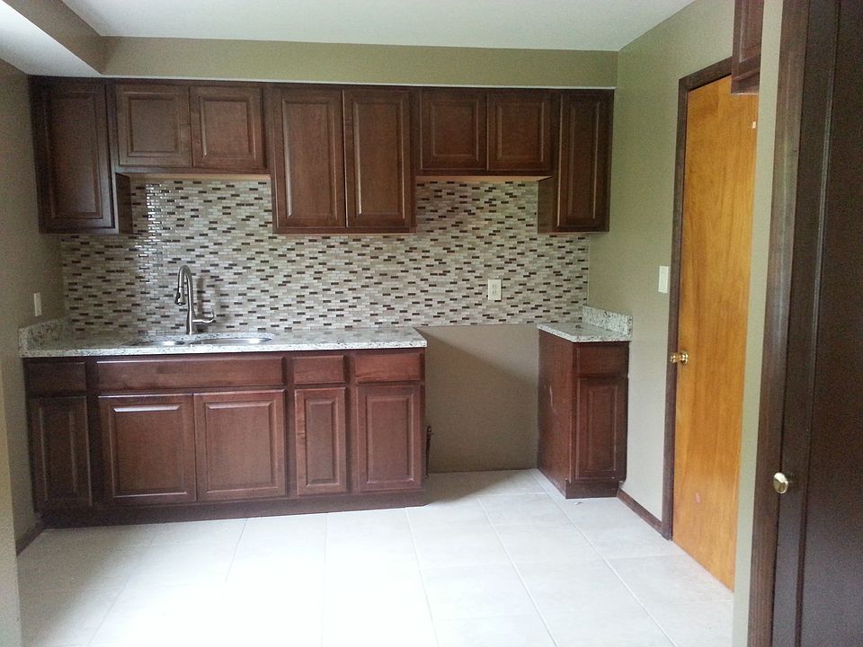 1st image of 4601 E 104th St