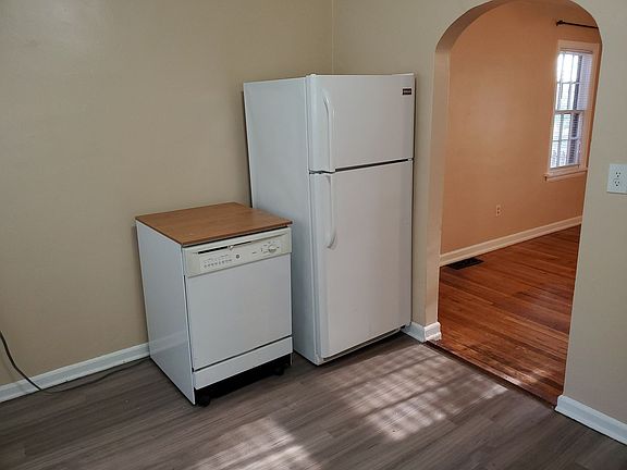 4th image of 506 N College Ave
