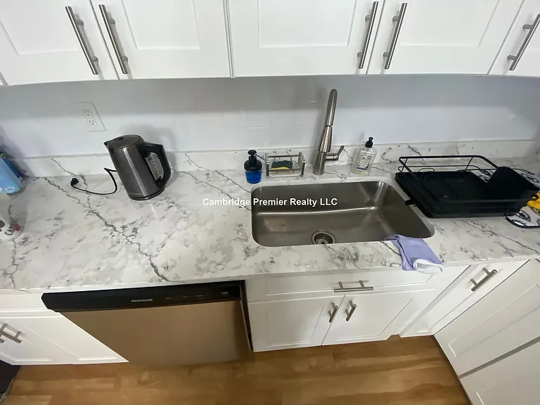 67 Florence St #2 — Photo 3