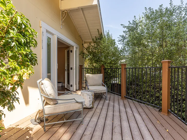 977 Continental Dr — Photo 50
