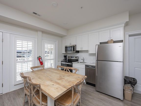 2nd image of 719 E 10th St #304