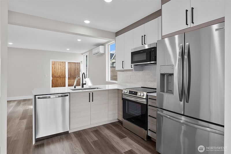 3rd image of 503 NE 42nd Street