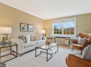 1710 W Abingdon Dr APT 302, Alexandria, VA 22314