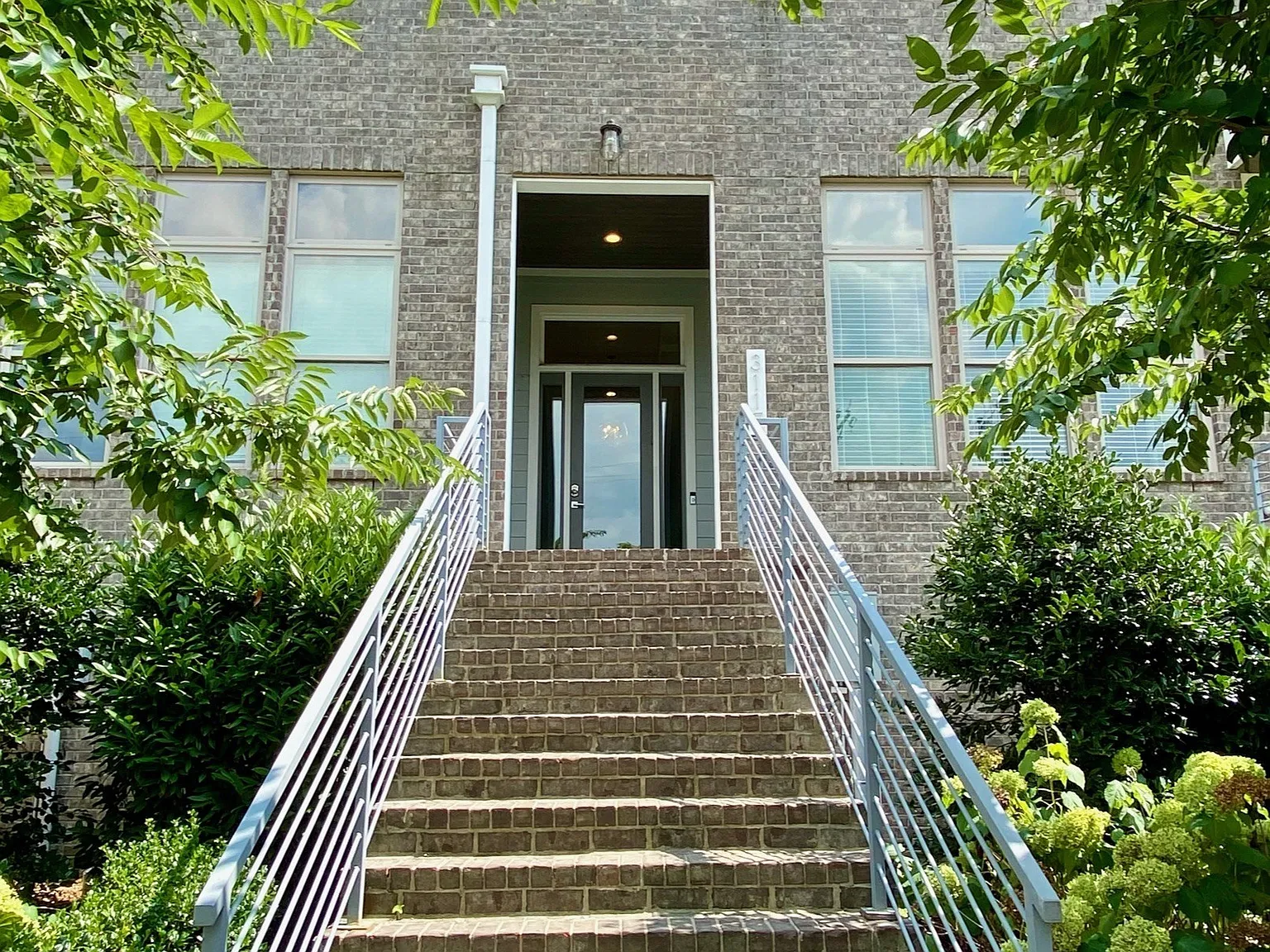4 bed, 4.5 bath, 3673 sqft, $7,000 — Photo 2