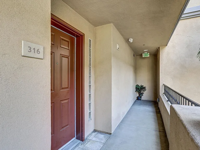 301 W G St #316 — Photo 4