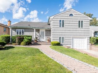 88 Sunnyfield Ln, Valley Stream, NY 11581