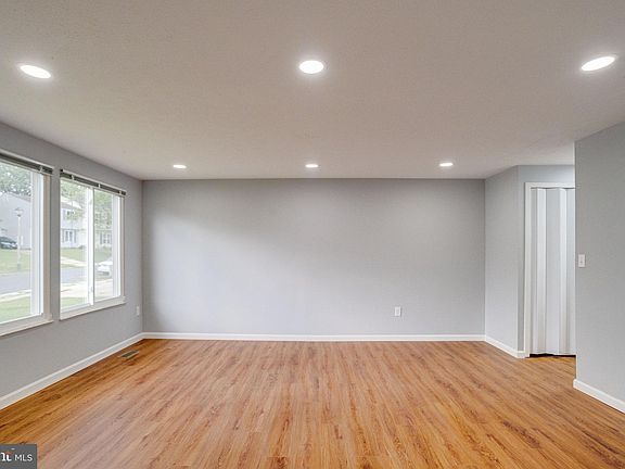 4th image of 1359 Raleigh Dr