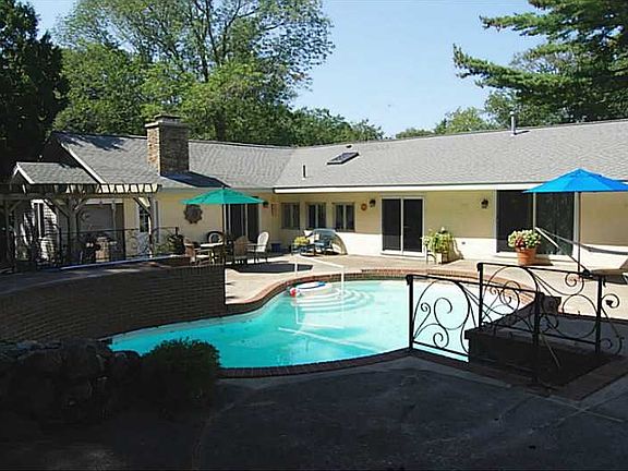 2nd image of 95 Brisas Cir