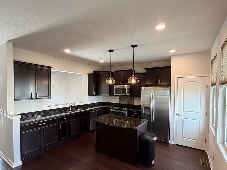 5975 N Pointe Dr — Photo 8