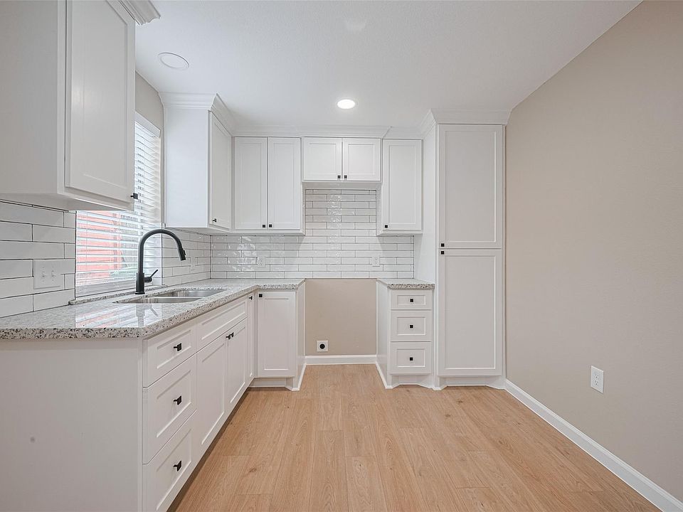 1st image of 2516 Craigmont St