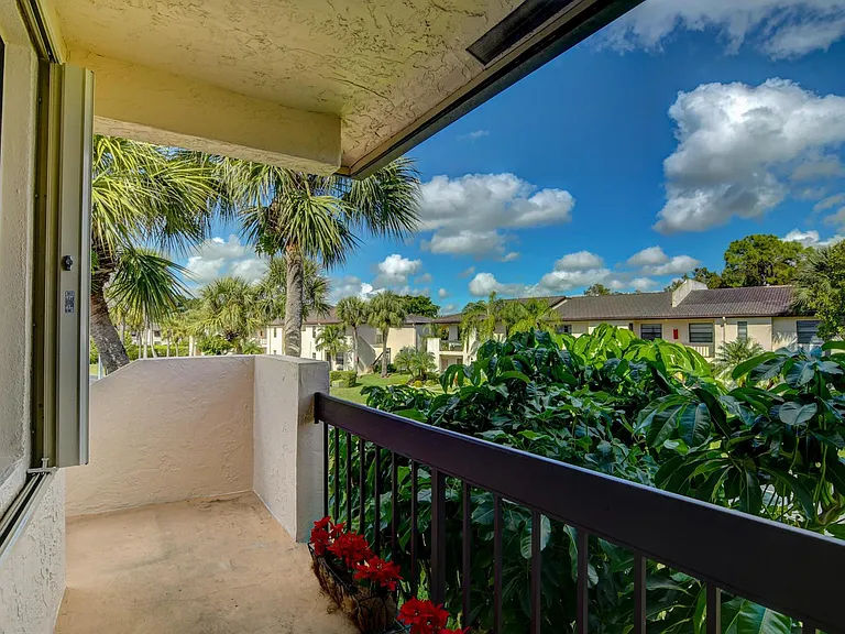 7911 Eastlake Dr #H — Photo 11