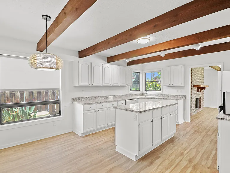 65 Pinehill Trl W #W — Photo 7