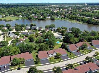 106 Gant Cir UNIT D, Streamwood, IL 60107
