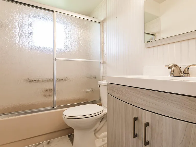 Guest bath room