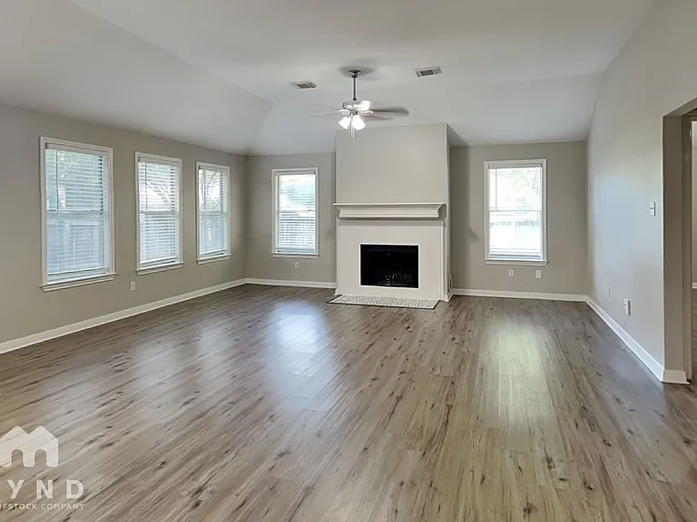 598 Orangewood Dr — Photo 5