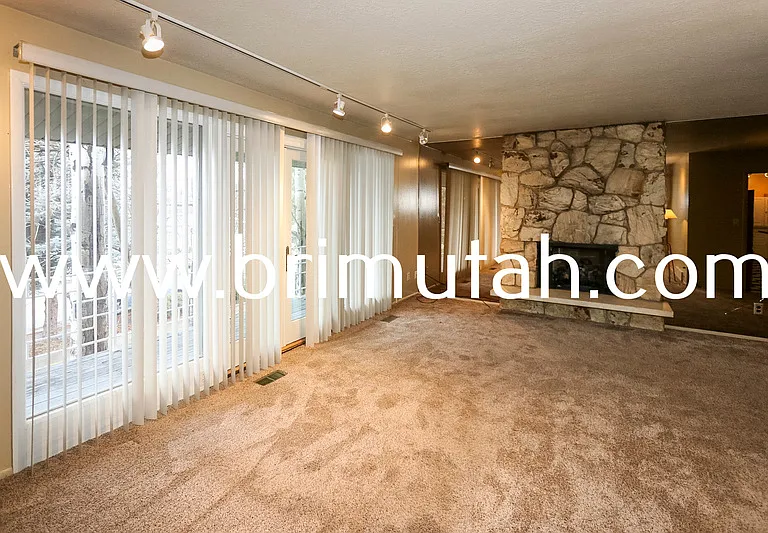 4717 Naniloa Dr — Photo 2