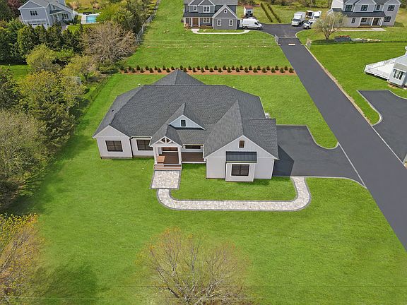 3rd image of 105 Pier Ave