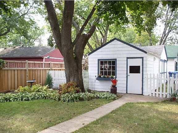3rd image of 4014 41st Ave S