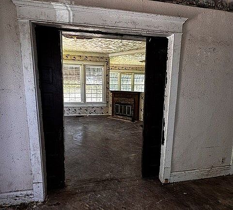 6th image of 102 John St