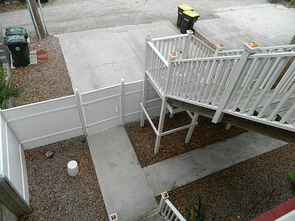 5th image of 306 E Henry St #B