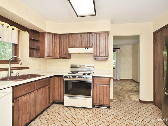 5th image of 414 Marawood Dr