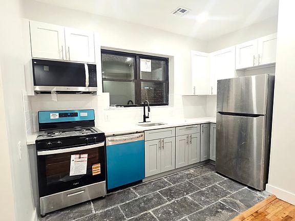 3rd image of 162 Bergen Ave APT 2A