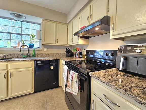 5th image of 7675 Sheffield Village Ln