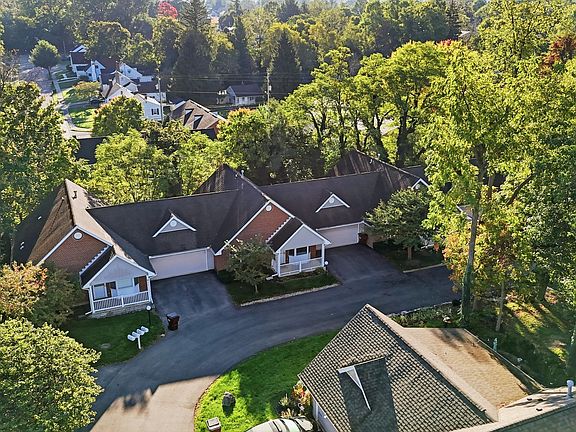 2nd image of 1514 Ridgeview Cir E