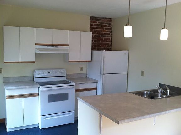 5th image of 611 E 10th St APT B