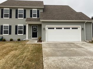 1414 E Longneedle Ln, Elkhorn, WI 53121