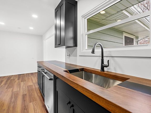 4th image of 42211 N 2nd Ave