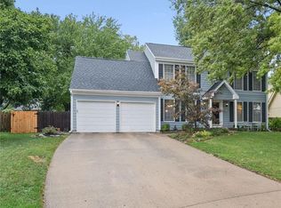 8614 Oakview Dr, Lenexa, KS 66215