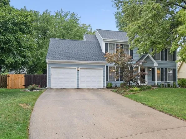 8614 Oakview Dr, Lenexa, KS 66215