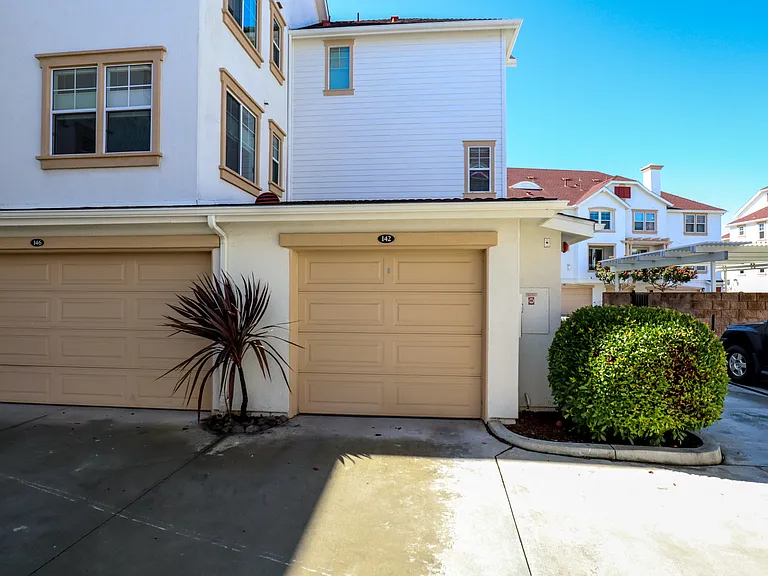 770 Harbor Cliff Way #142 — Photo 24