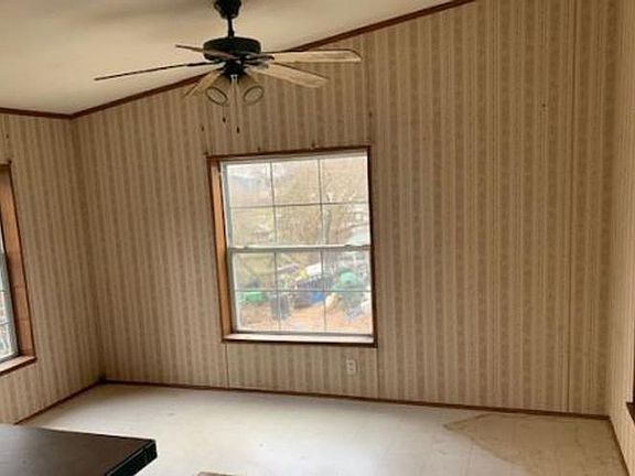 4th image of 128 Reichart Ave