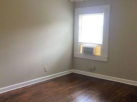 3rd image of 210 Lakewood Dr SE