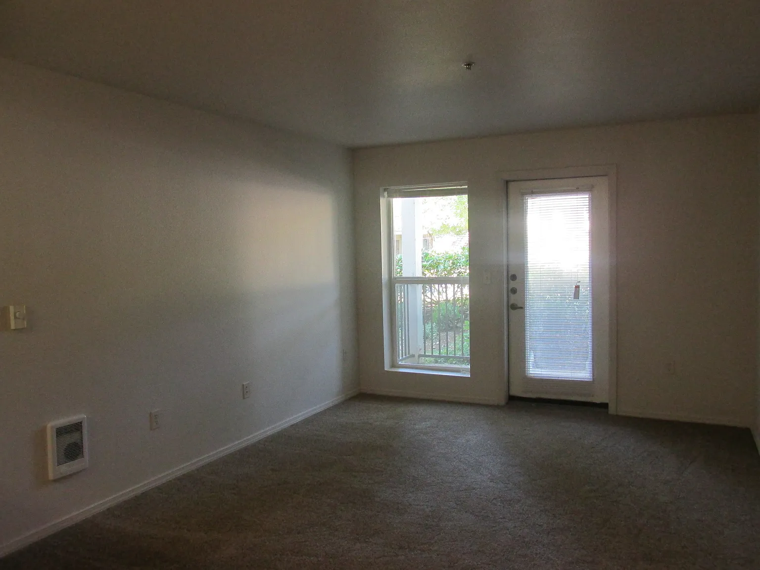 2 bed, 824 sqft, $1,575 — Photo 4