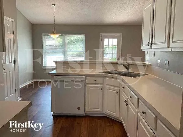1242 Summit Oaks Dr E — Photo 5