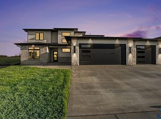 905 N Sylvan Dr, Sioux Falls, SD 57110