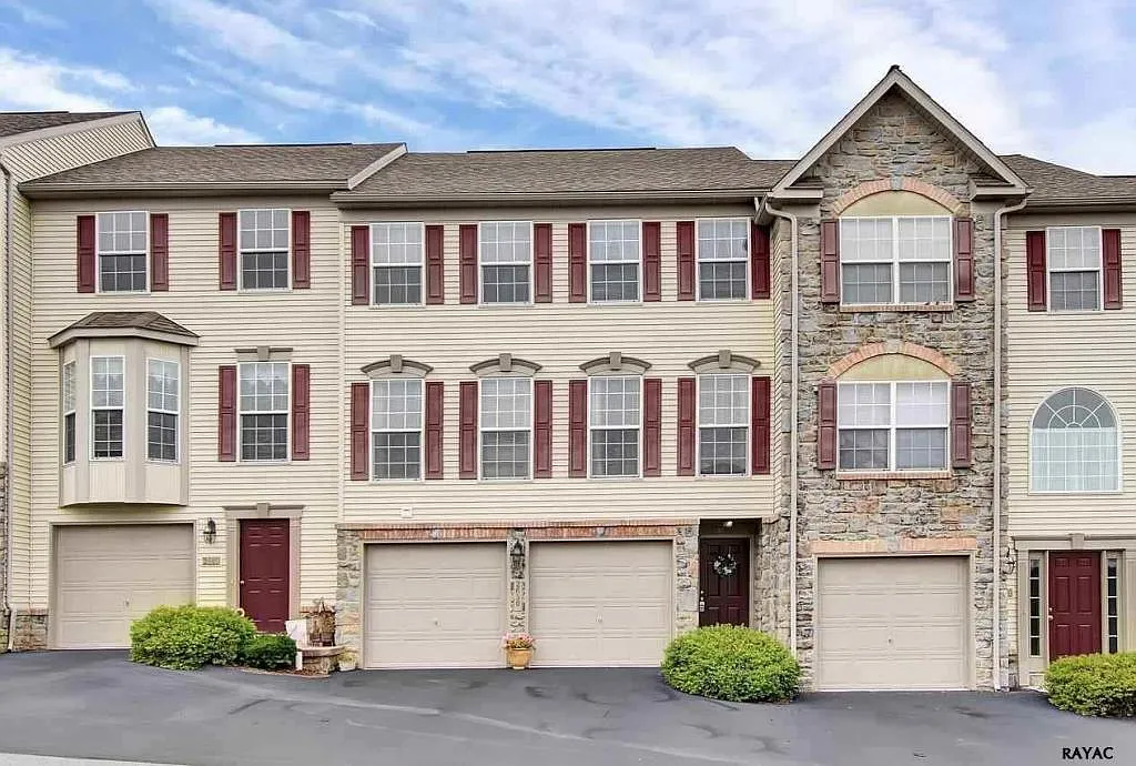 2630 Sultan Supreme Way photo 1