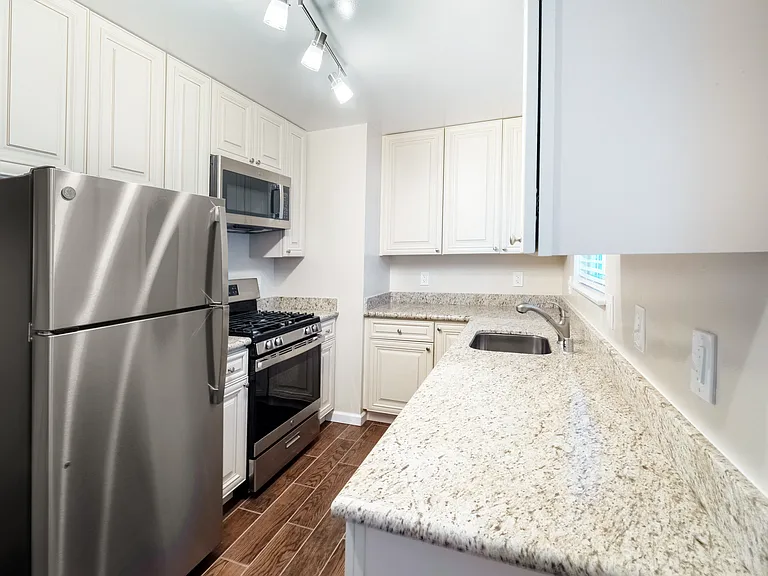 801 Walnut Street — Photo 2